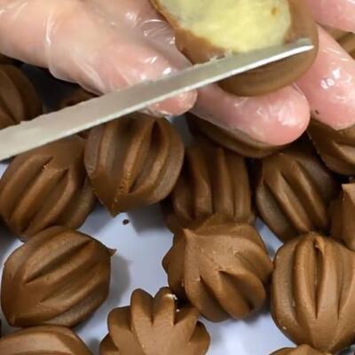 Coxinha de brigadeiro de chocolate por Léia Simões