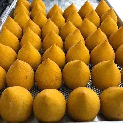 Coxinhas cruas em produção na Kitchen In House