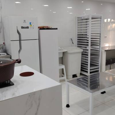 Ultracongelador e freezer na cozinha profissional para locação