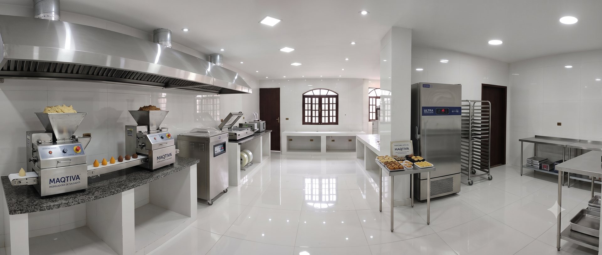 Kitchen In House · cozinha equipada com máquinas Maqtiva